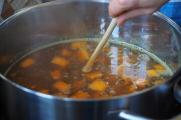 Šálek vývaru, spousta výhod: Proč vám vaše tělo poděkuje za kostní vývar