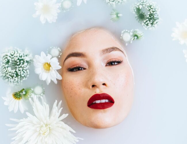 Korejské tajemství „skleněné pleti“: Domácí balzám pro hladší, pevnější a zářivější pleť