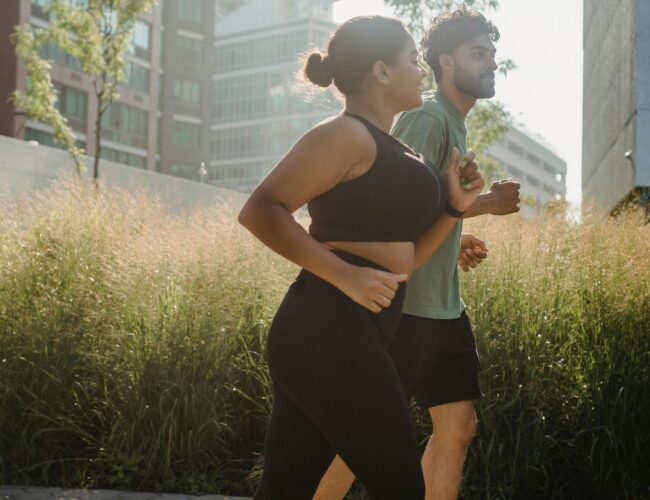 Chůze nebo běh: co je lepší pro hubnutí?