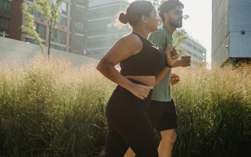 Chůze nebo běh: co je lepší pro hubnutí?