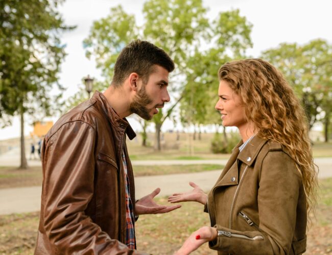 Pomoc! Žiju s maminčiným mazánkem — 7 věcí, které byste ve svém vztahu neměli tolerovat