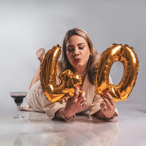 Co se skutečně děje s vaší pokožkou po 40. roce života – a jak uklidnit hormonální bouři