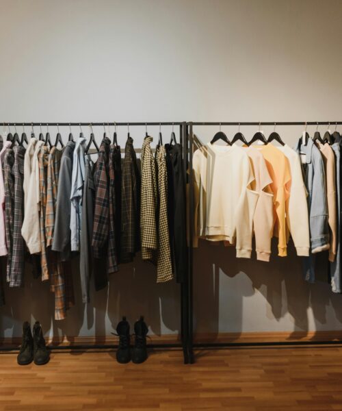 Šatník máte plný… tak proč nemáte co na sebe? Pusťte se do jarního detoxu šatníku