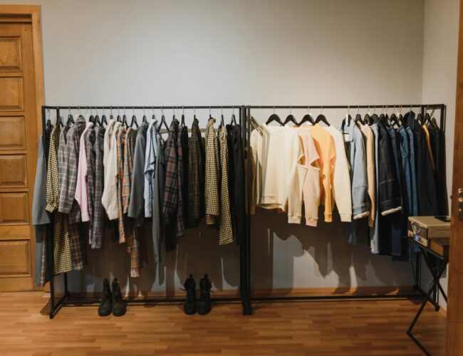 Šatník máte plný… tak proč nemáte co na sebe? Pusťte se do jarního detoxu šatníku