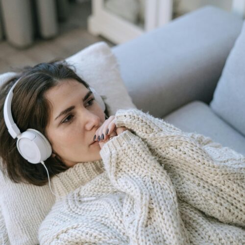 Jste introvert? 4 jednoduché způsoby, jak zvládat sociální stres a cítit se mezi lidmi pohodlněji