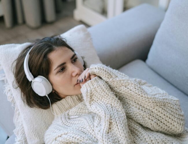 Jste introvert? 4 jednoduché způsoby, jak zvládat sociální stres a cítit se mezi lidmi pohodlněji