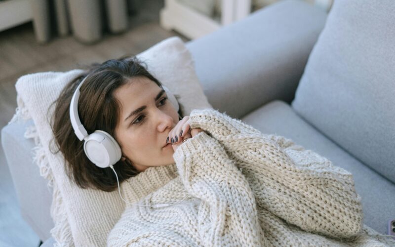 Jste introvert? 4 jednoduché způsoby, jak zvládat sociální stres a cítit se mezi lidmi pohodlněji