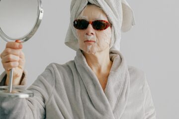 Stárnutí není postupné: Proč ženy často zažívají dva zásadní životní zlomy