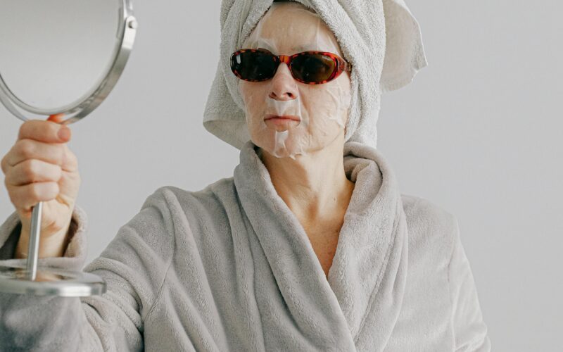 Stárnutí není postupné: Proč ženy často zažívají dva zásadní životní zlomy