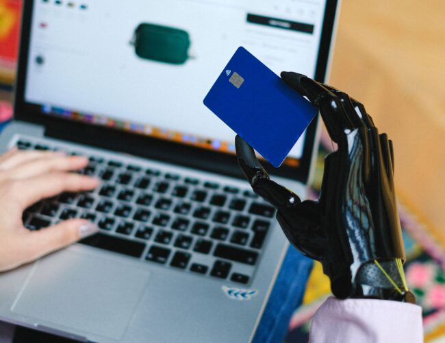 7 chytrých způsobů, jak díky AI každý měsíc ušetřit peníze